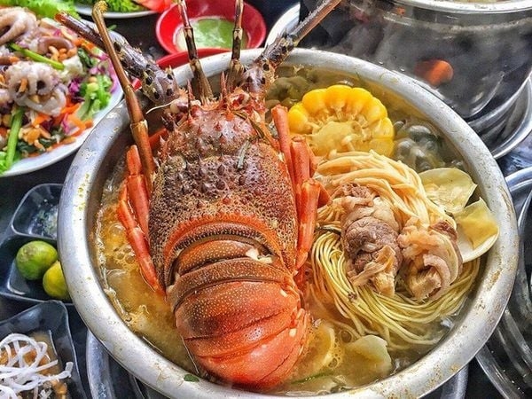 Lẩu Tôm Hùm Đỏ Úc