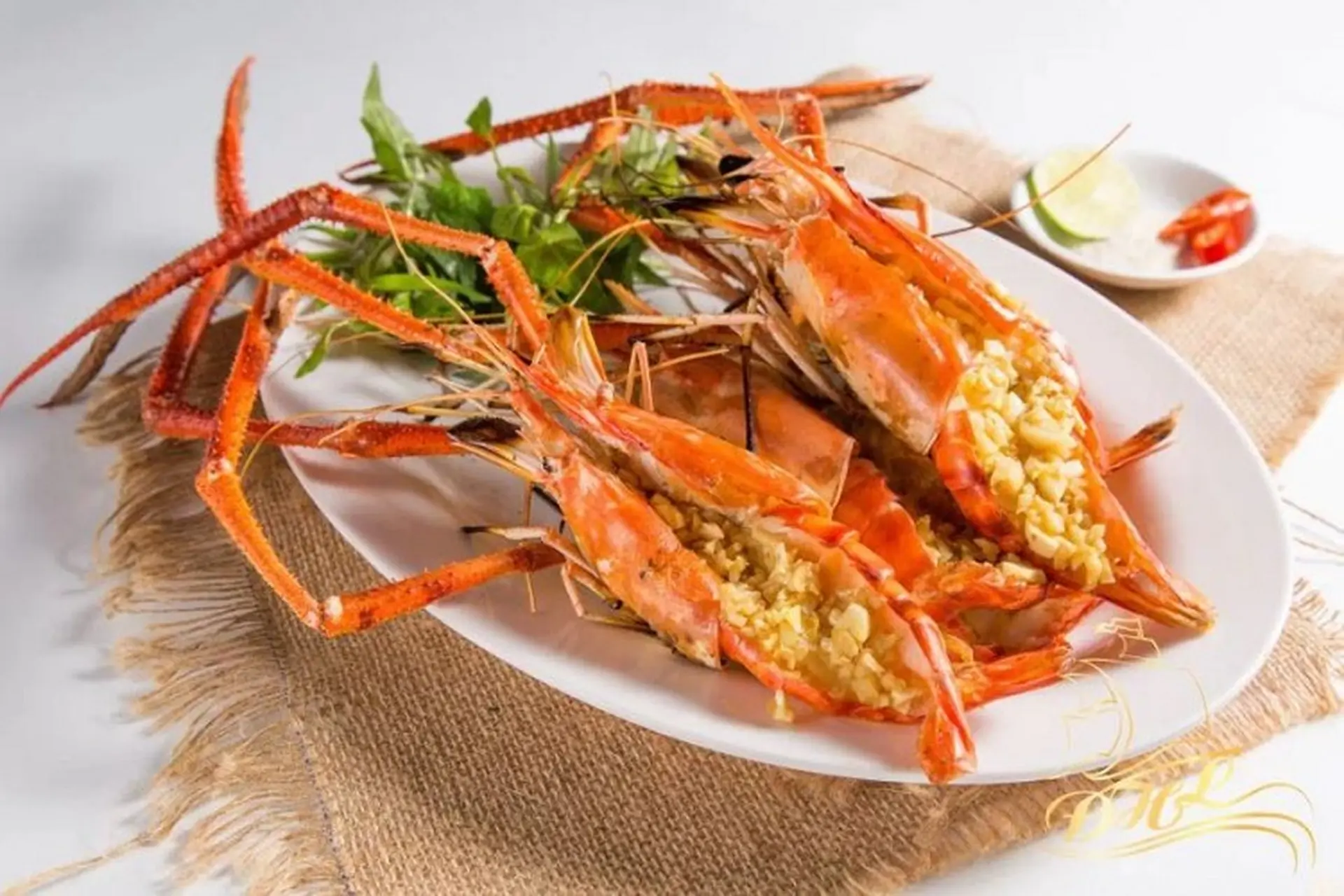 Tôm càng xanh sốt bơ tỏi
