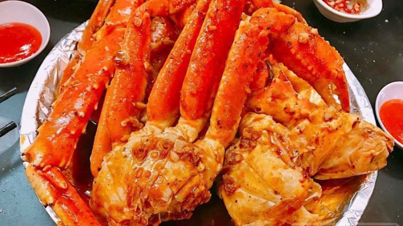 Chân cua hoàng đế nướng bơ tỏi
