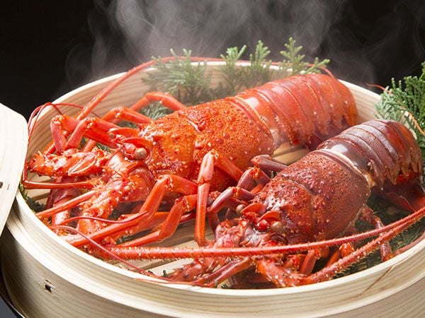 Tôm hùm xanh hấp bia