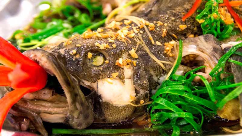 Cá mú nghệ hấp Hồng Kông
