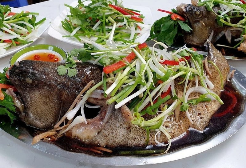 Cá mú nghệ hấp Hồng Kông