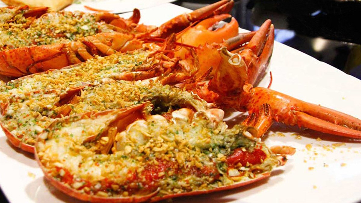 Tôm hùm xanh nướng bơ tỏi