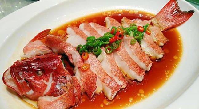 Cá mú đỏ hấp Hồng Kông