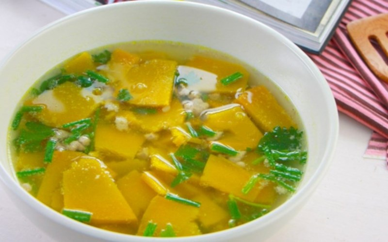 Canh bí đỏ thịt băm